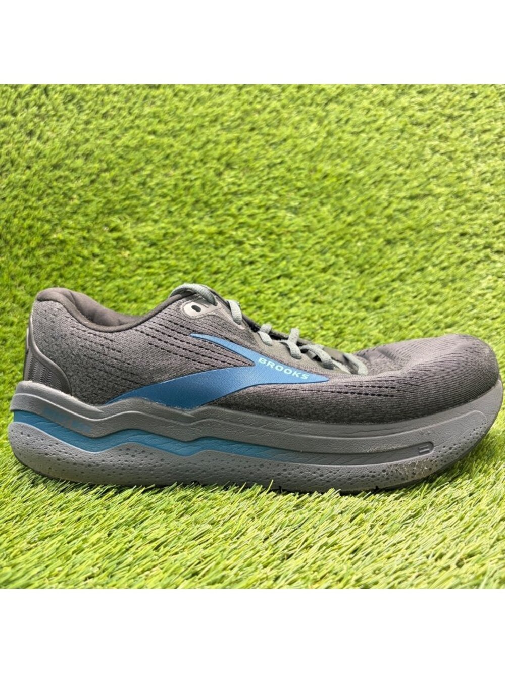 Brooks Ghost Max 2 Mens Size 12 4E Black Athletic Running Walking Shoes Sneakers
